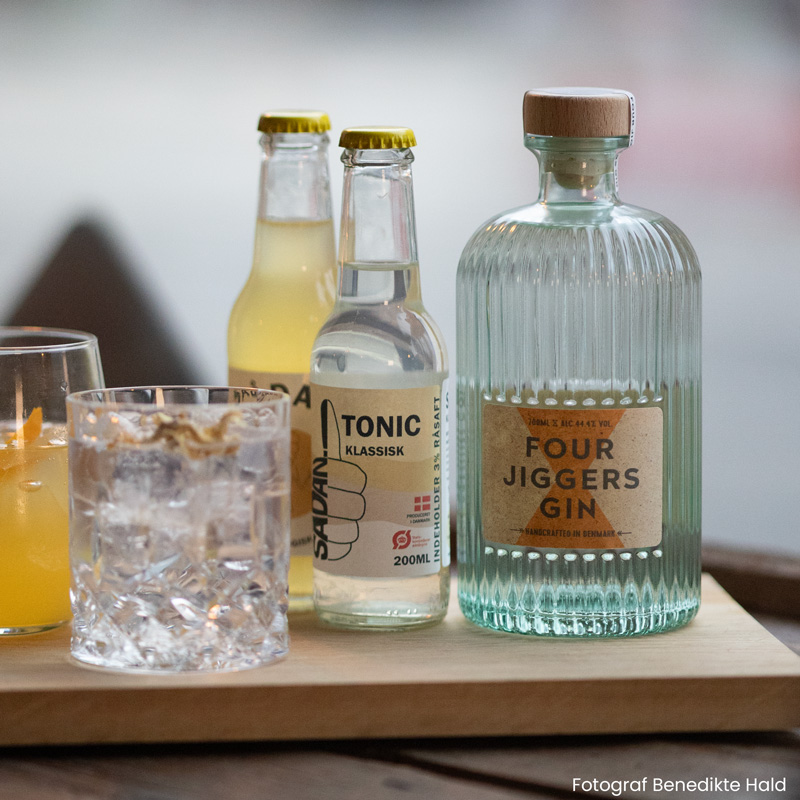 Four Jiggers Gin med Sådan! Tonic